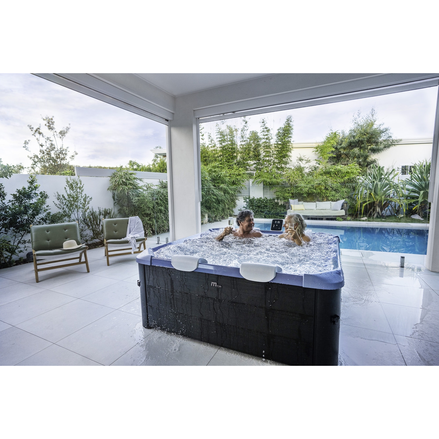 MSPA - Spa Square 160cm x 160cm SAPPHIRE 6 zits